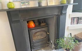 A Charming Cottage Set In Bridgetown Totnes.